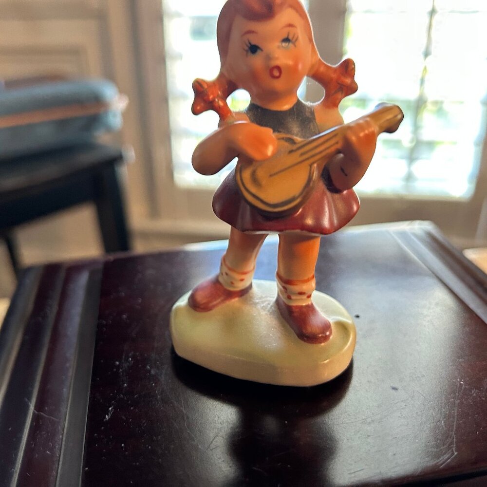 Porcelain Hummel Like figurine